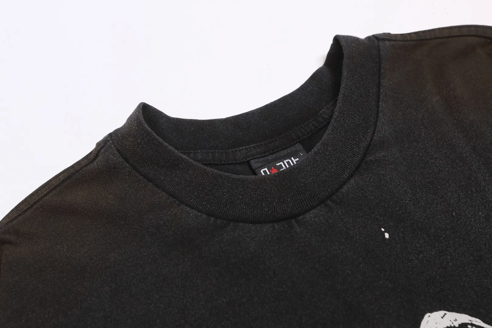 Saint Michael printed crack pattern on the chest, washed and distressed, heavy-duty high street loose casual long-sleeved T-shirt. Fabric: 260g. Style number: SM668. Size: S-M-L-XL. Color: washed black. Price: P156.